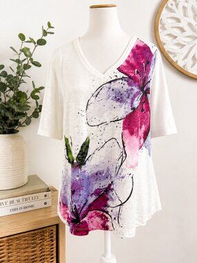 Chico’s Floral V Neck Top Women Large White Pink Purple Artistic Lightweight Tee